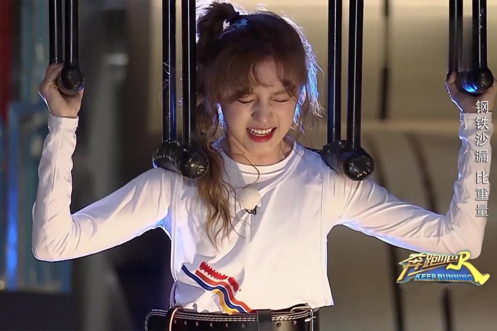  下意识|节目组放出宋雨琦“丑照”，谁注意baby下意识评论？情商一目了然