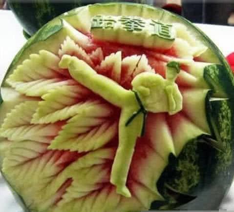 下不去|韩国“切西瓜”是细心,迪拜是霸道,中国的下不去嘴啊