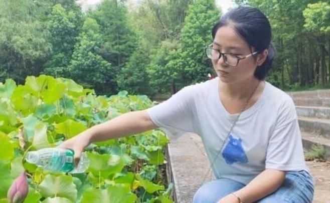  湖南|湖南留守女孩高考全省文科第四，报北大考古被喷没“钱”途……