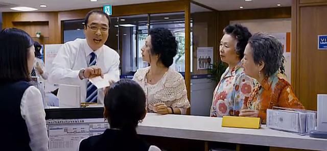 强盗|《奶奶强盗团》三位花甲老人变成了银行劫匪，这是为哪般？
