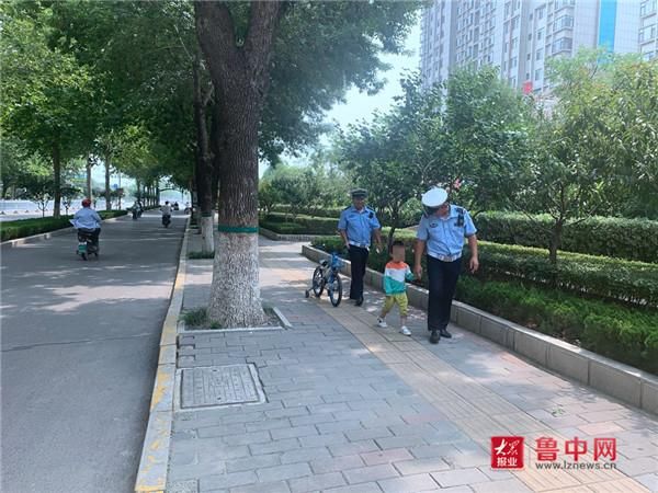  意外|4岁男童意外走失 高青交警暖心相助帮其找到家人