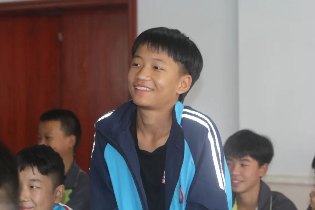 守法|【开学第一课】让尊法、守法成为每一位同学的文明新风尚。