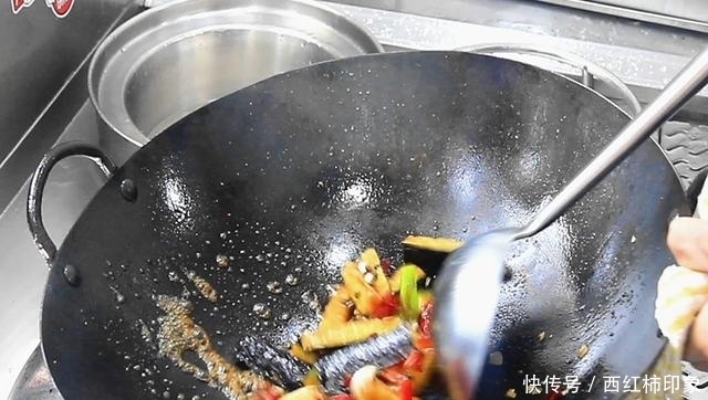 切成|大厨教你茄子新吃法,特别好吃下饭快,食材简单、一顿两根不够吃