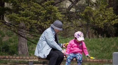  预防|人贩子眼中，这四种孩子最好“下手”，父母要懂得预防