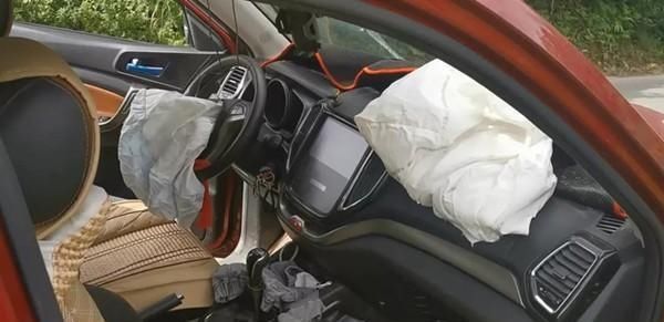  途中|事发麻江：只是因为在开车途中转头看了孩子一眼