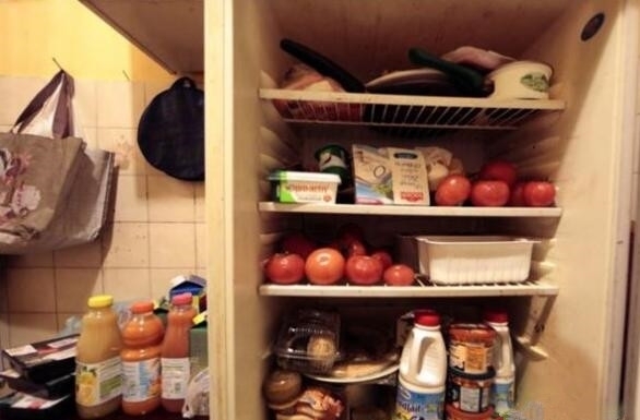 老人|这位老人每月退休金2万，却捡垃圾为生，得知背后原因，沉默！