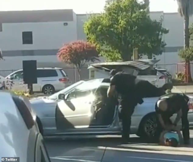  目睹|女子被男警察猛踢并拖行数米，孩子目睹全程吓到大哭