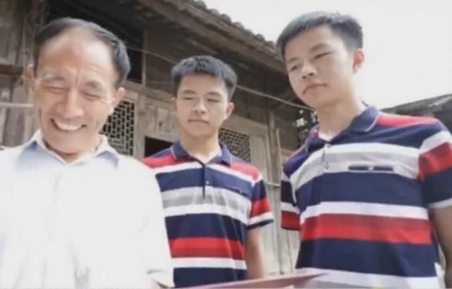 同情|儿子考235分,收到“清华录取通知书”:那个被骗的父亲,根本不值得同情