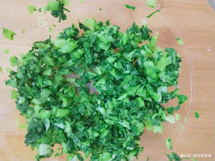 大锅|秋季饺子的做法，鲜香味美，10块钱做一大锅，比肉馅的还营养