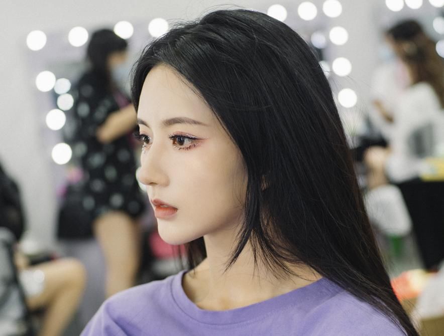  创造|《创造营2020》总决赛后台：希林紧张，刘些宁发呆，张艺凡厉害