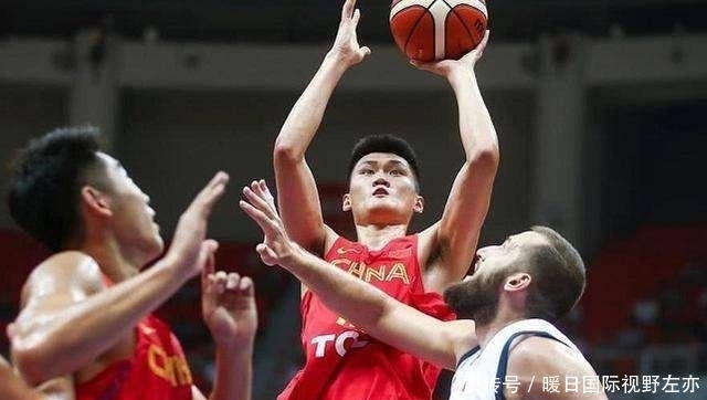  短板|奉献精彩暴扣！2米10杜锋爱将表现出彩拿下10+5，但短板仍然明显