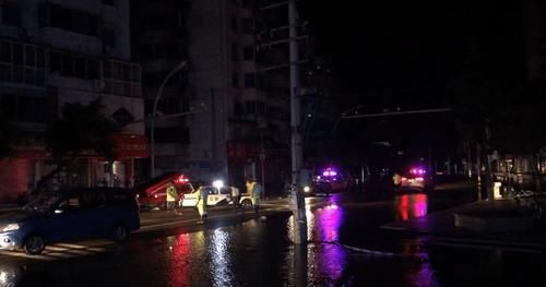  警戒线|一线直击｜金堂桥头拉起警戒线 消防冲锋舟到位