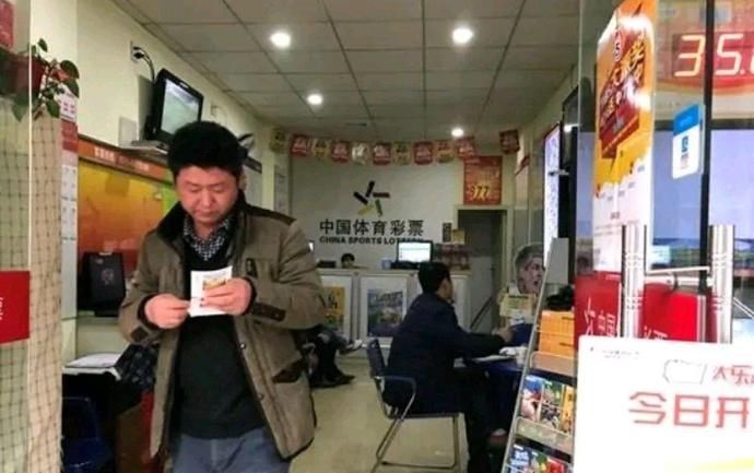 团圆|大乐透开奖结果，只求中300元，买盒月饼回家团圆