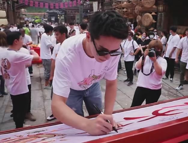 古力|《让生活好看》收官:古力娜扎友情出镜,谁注意到郑爽的表情?