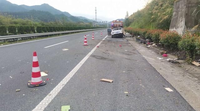  司机|司机分心驾驶，车辆上演“空中翻转”，所幸人员系了安全带！