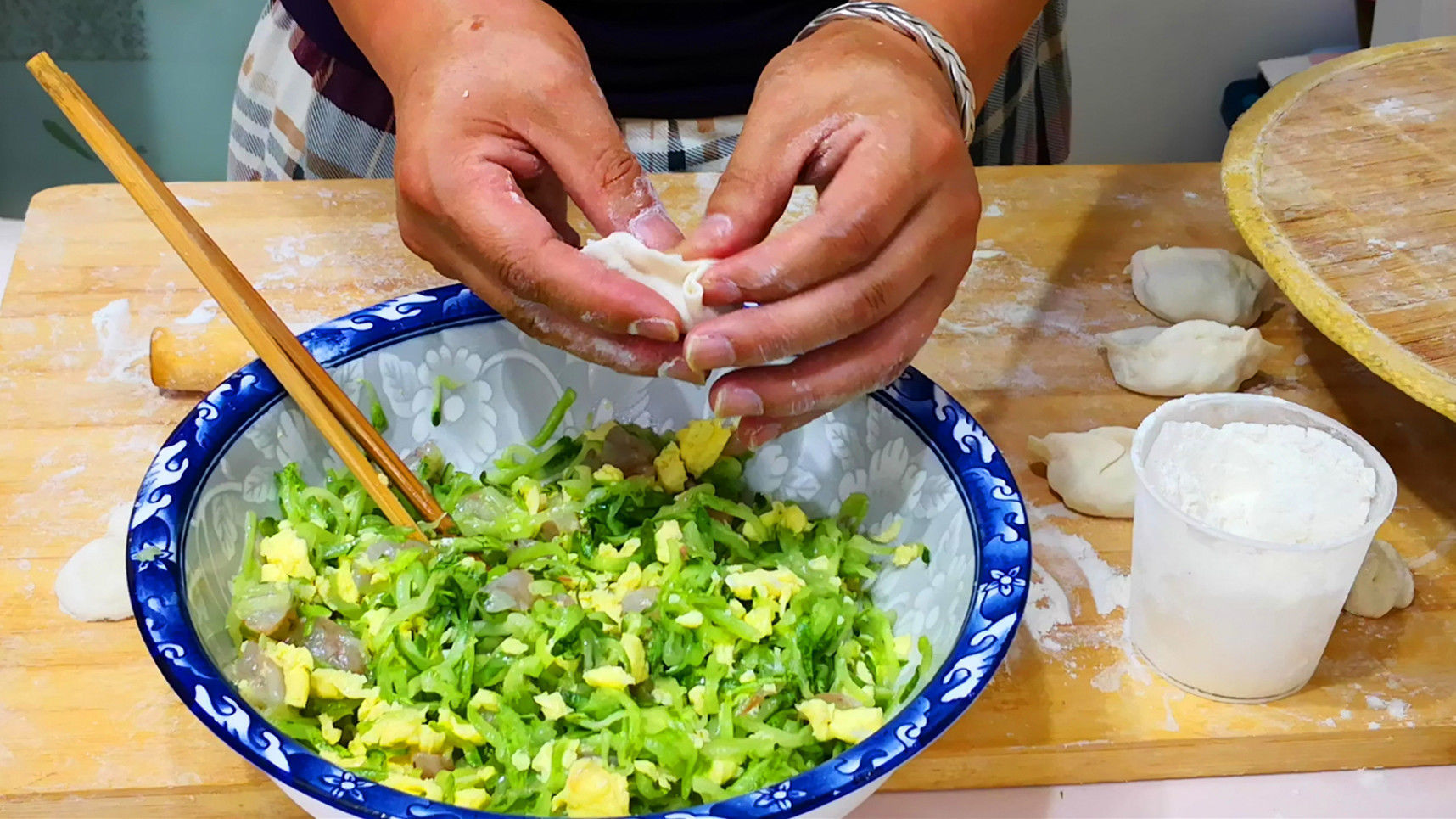  真香|立秋吃饺子，就馋这个馅，8块钱包一锅，比韭菜和芹菜都鲜，真香