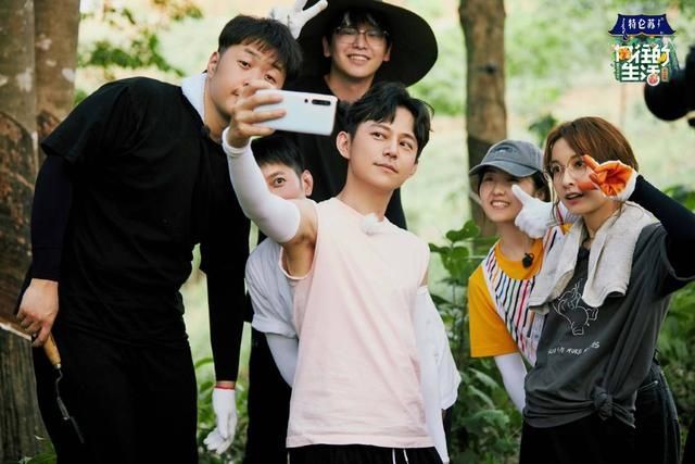  不易|周深毛不易、快乐家族还不够“香”？《向往的生活》口碑咋又跌了