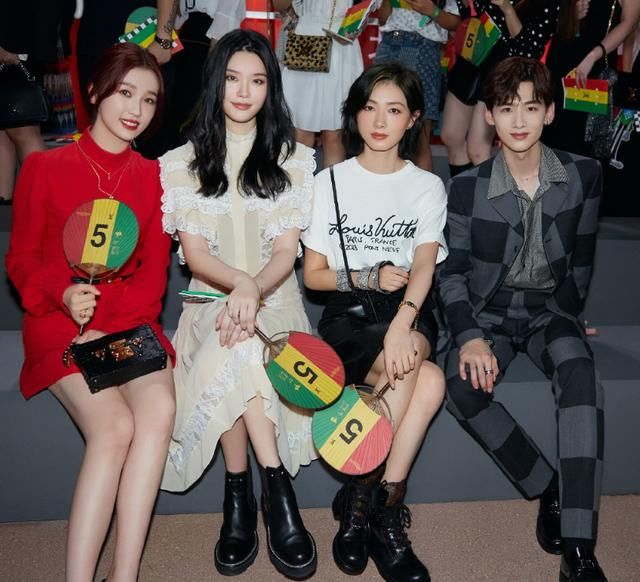  陪衬|奚梦瑶产后首次亮相，与万茜虞书欣合照，白敬亭一旁作陪衬