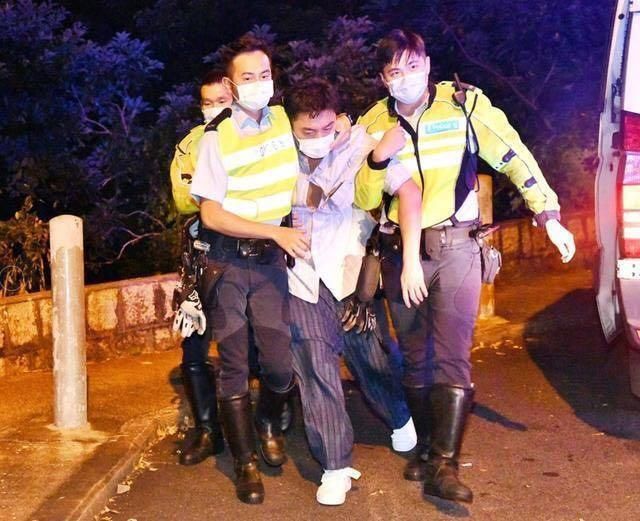  拒绝|拒绝酒精测验！39岁香港男演员涉嫌醉驾撞毁护栏，未婚妻心急如焚