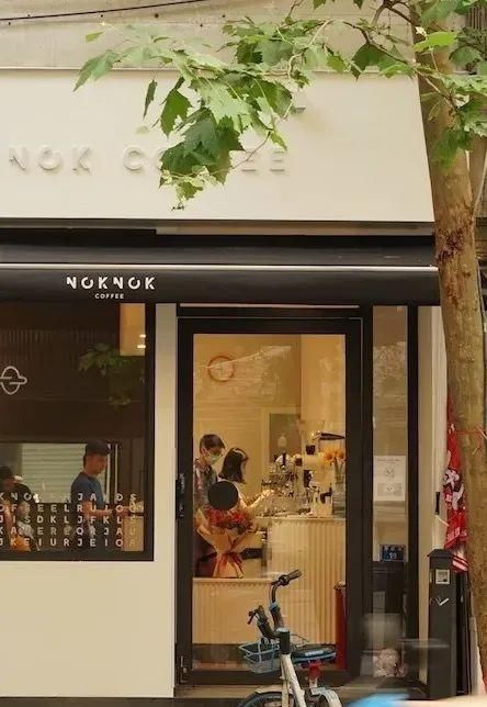 咖啡馆|散步去咖啡馆的人