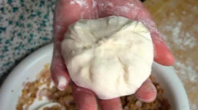  分钟|教你做懒人馅饼，5分钟搞定，皮薄馅大，凉了也不硬