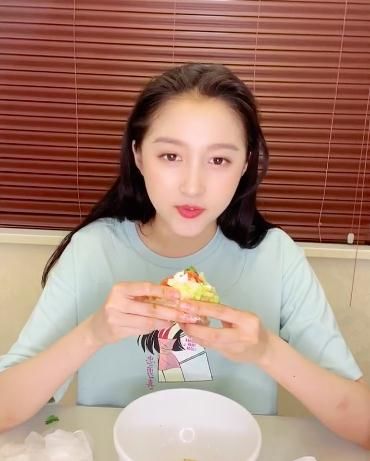  关晓彤|关晓彤做的蔬菜三明治到底好不好吃？我尝了一下，满是惊喜