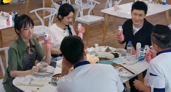  强硬|赵丽颖扒拉菜盘子被吐槽，强硬洗白惹网友逆反，黑历史惨被扒