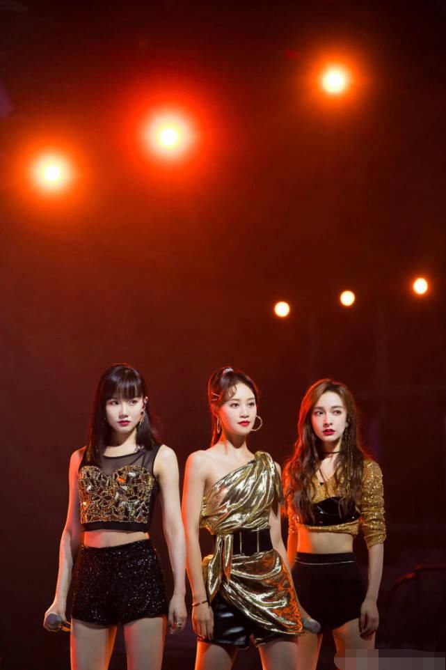  姐姐|吴昕回忆妈妈下岗蹲地上哭，抹泪哭诉：我必须要努力让家里条件变好