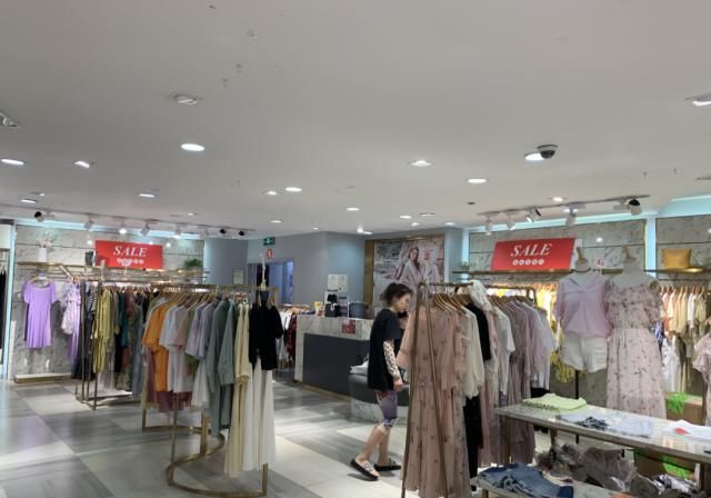  不多|巨亏21亿，关店4000多家，留给他的时间不多了