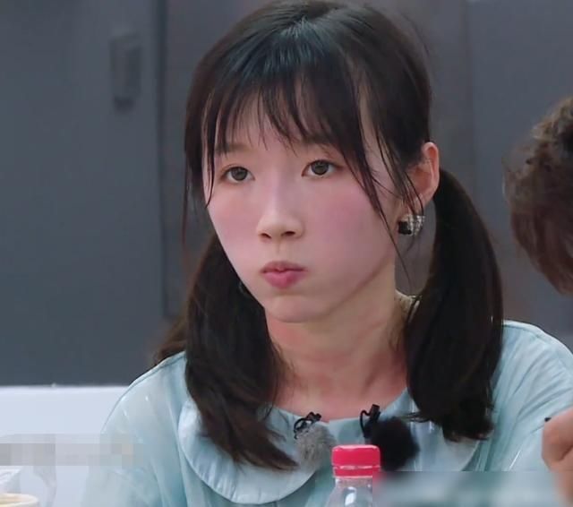  轻松|黄晓明累到眼神迷离，赵丽颖最轻松，过敏体质的李浩菲就可怜了