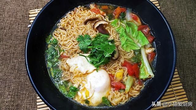 西红柿|方便面这样做才好吃,孩子点名这么做,营养健康有味道,好吃不腻