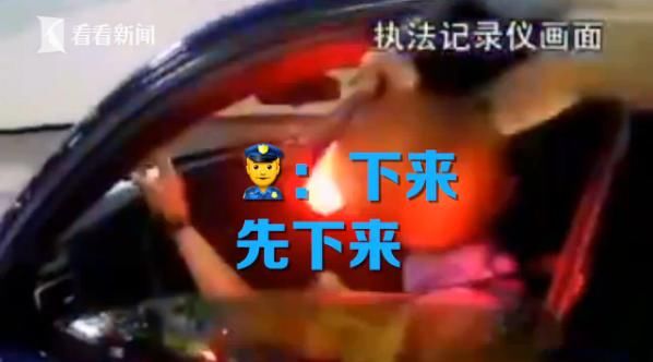  女子|制服女子酒驾被查，一下车指着衣服便问交警：能否通融一下？