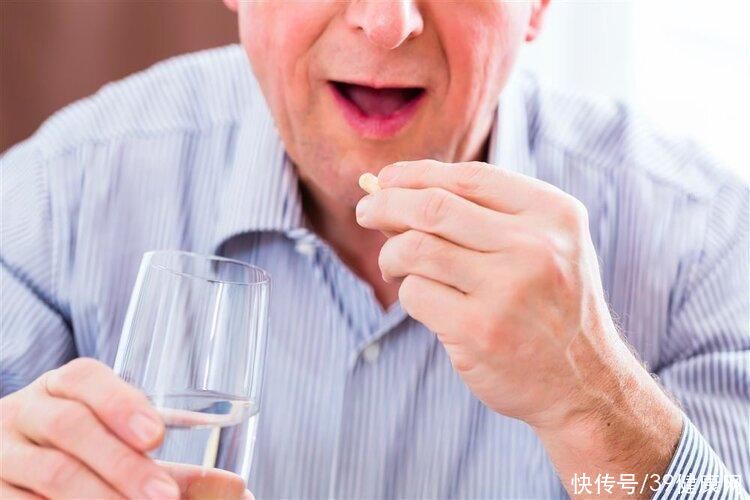 突发心梗吃丹参滴丸管用吗(心梗急救，用丹参滴丸管用吗？重申：这2种药才是心梗“救命药”)