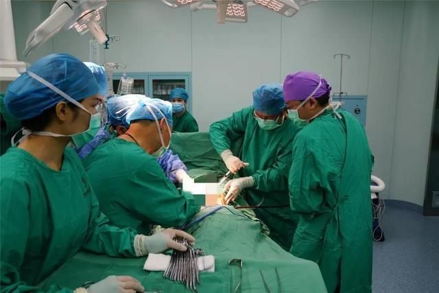  救联动中心|院线播报｜惊心动魄！钢筋插入工友腹部，国壮成功取出