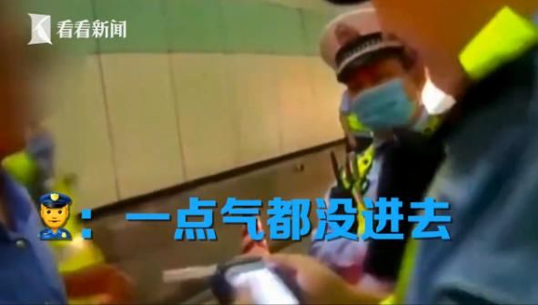  女子|制服女子酒驾被查，一下车指着衣服便问交警：能否通融一下？