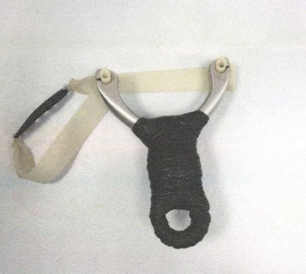  公斤|男子网购30公斤弹珠练弹射 致人受伤3车损坏被刑拘