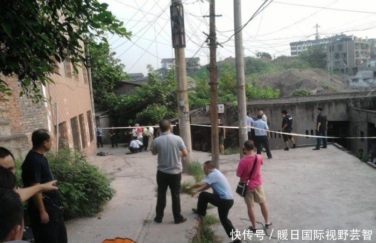 此人|此人15岁犯事, 34岁持枪作案, 42岁被击毙, 却有美女相伴