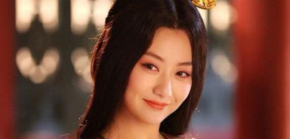 皇后|她13岁嫁皇帝,26岁竟靠抽签当上皇后,一生扶持了3位皇帝