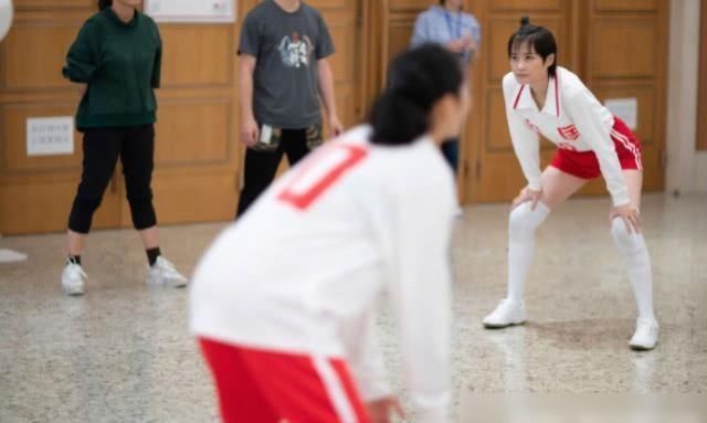 女排|李宇春饰演女排队员的表现不顾一切,分头反复练习