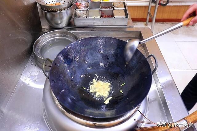 沥干水分|三伏天、把这2样一起炒,全家都说好吃下饭,一周3次吃不够、真香