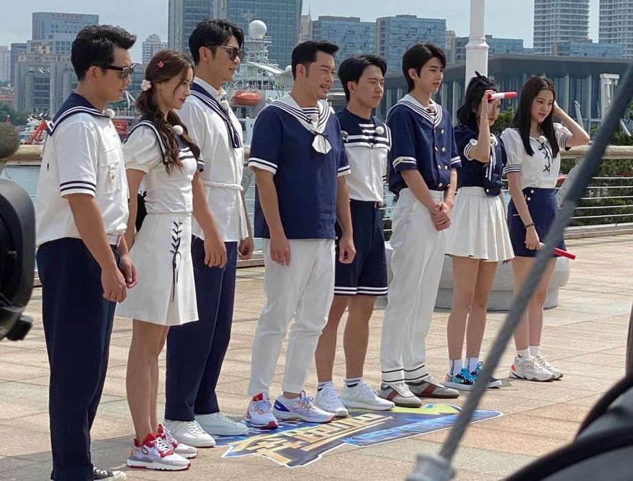  挑战|吴宣仪录制跑男挑战JK风，她的袜子太抢眼，这才是对JK最大的尊重