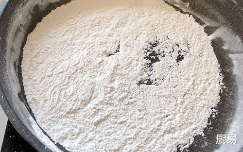 营养|芋头营养丰富,简单又好吃,口感更加细腻粉糯,奶香味十足,吃进嘴里很细腻绵软