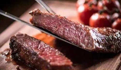 为啥|同样是牛排，为啥外国人一块就能搞定，而中国人一大盘都吃不饱？