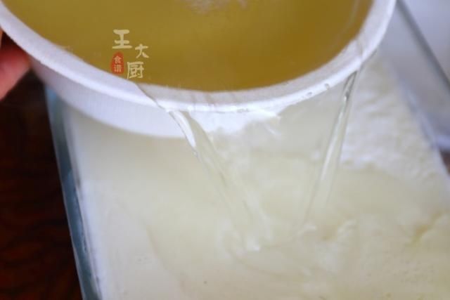  卫生|在家就能做的水果牛奶果冻，做出来比超市卖的还好吃，干净又卫生