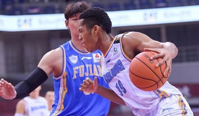  丘天|福建32分惨败，知名篮球评论员：我觉得丘天今天打得比王哲林好