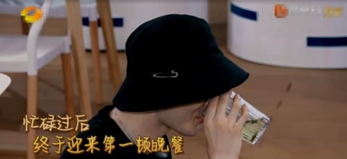  看清|《中餐厅》被曝造假！赵丽颖直接“露馅”了？看清碗底：别装了！