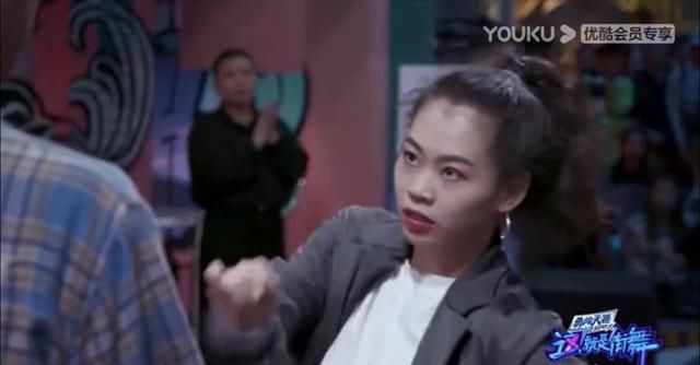  战术后仰|王一博 你要补一下妆上热搜了?到底是怎么回事?