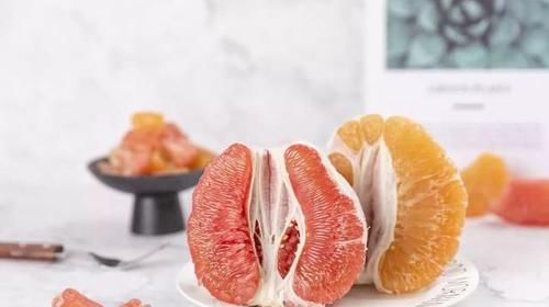 蛮力|还在用蛮力剥柚子?学会1招,轻松搞定柚子皮,简单快速没有白筋