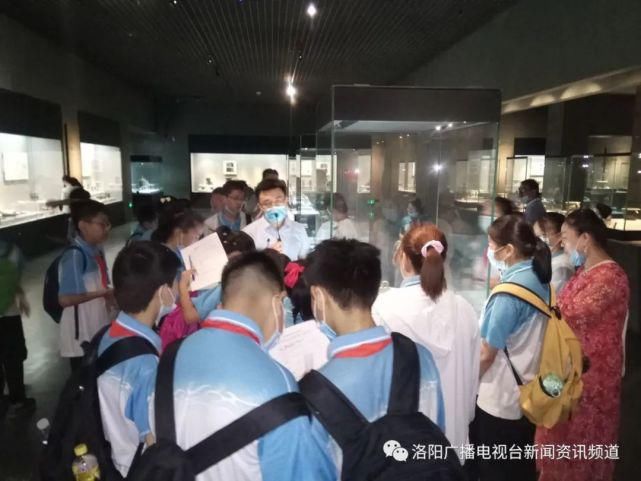  高级讲解员|创文明城市 做文明市民丨博物馆里树新风 文明城市结硕果