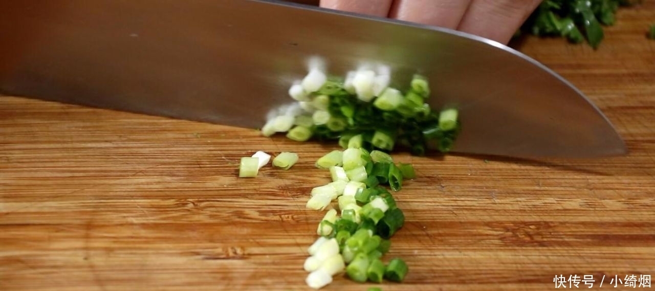 酱料|烤生蚝好不好吃全在酱汁，教你调一碗秘制酱料，比烧烤店的好吃